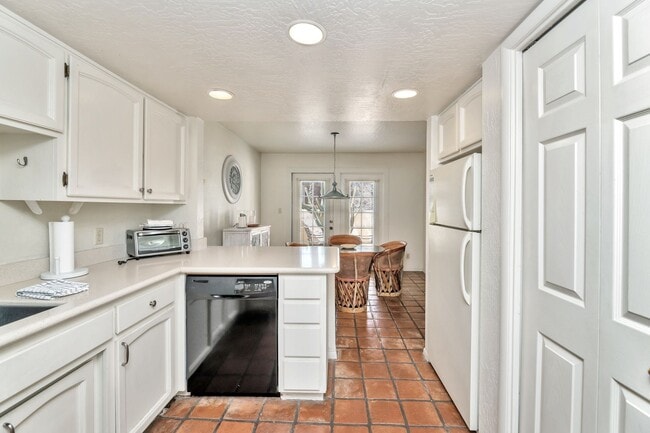 Building Photo - Rates Vary $2,495 - $4,995