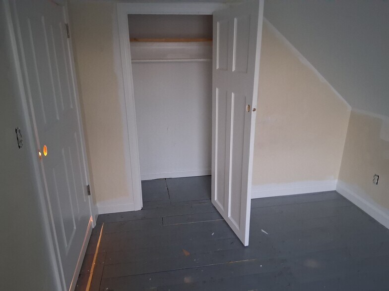 Building Photo - 58 Maple St