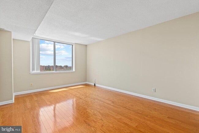 Building Photo - 3709 S George Mason Dr