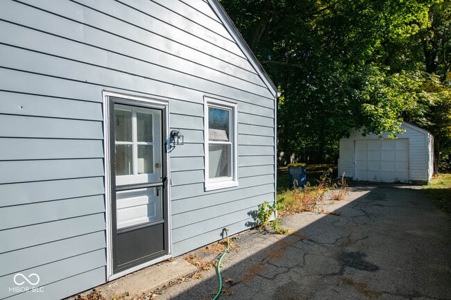 Building Photo - 4923 Carvel Ave