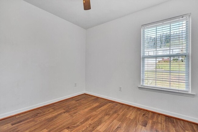 Building Photo - 535 Hillview Dr