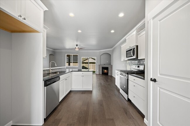 Building Photo - 421 N 76th Ave