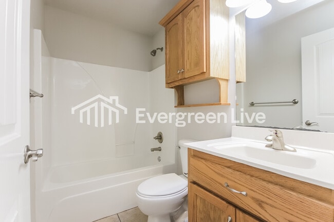 Building Photo - 308 S Ozark St