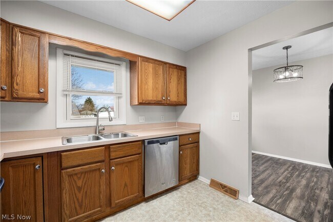 Building Photo - 17050 Sheldon Rd