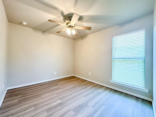 Building Photo - 13803 Quanah Ave