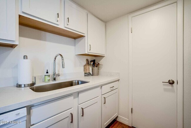 Building Photo - 7906 E Keim Dr