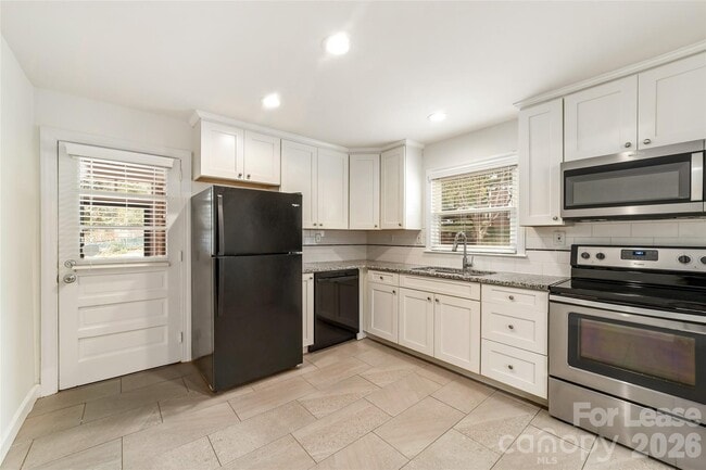 Building Photo - 943 Dudley Dr