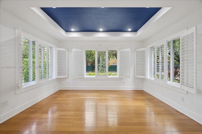 Building Photo - 2910 Calusa St