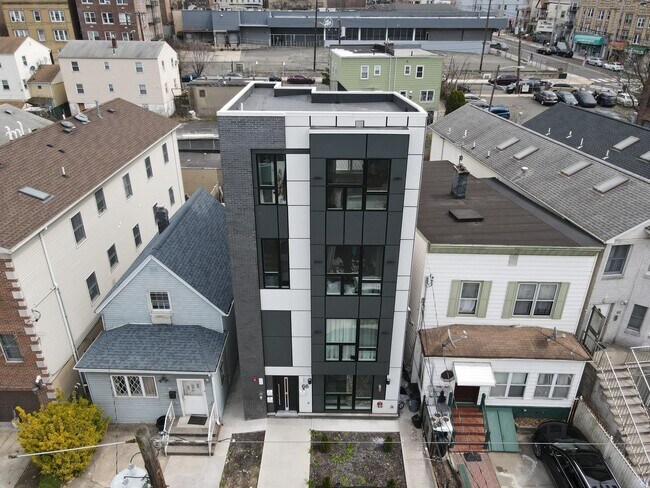 Building Photo - 66 Corbin Ave