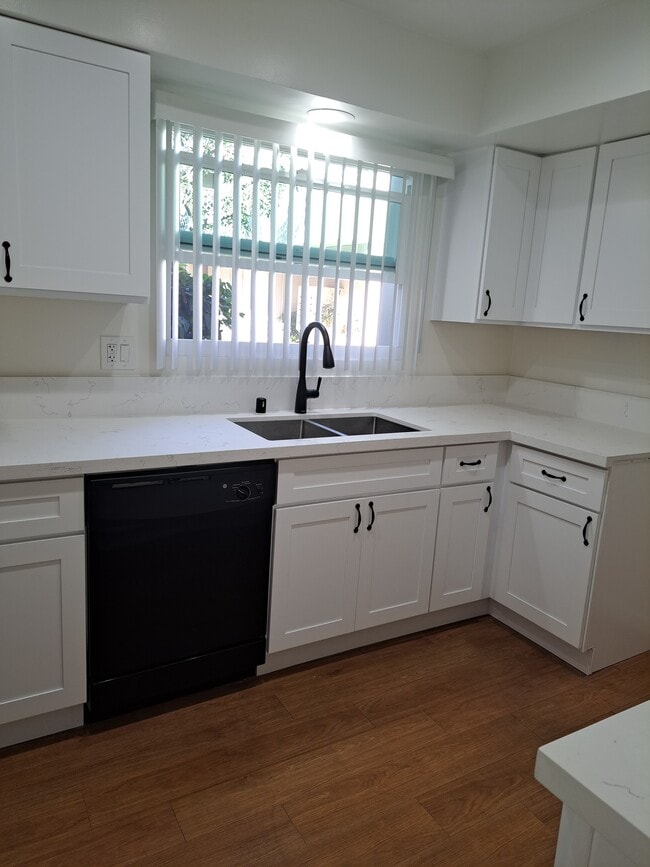 Building Photo - Westcliff