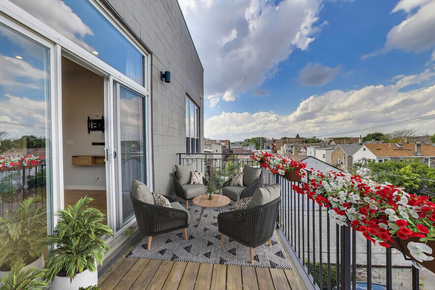 Building Photo - 1708 W Cermak Rd