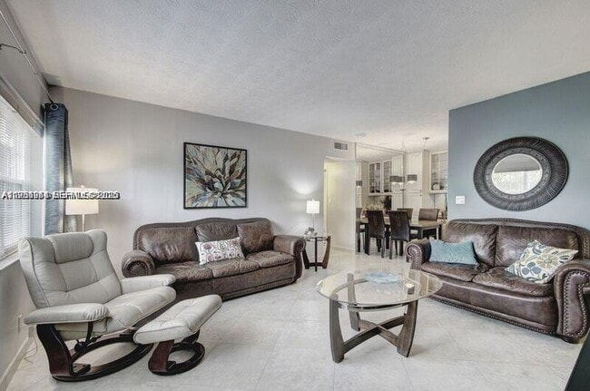 Building Photo - 221 SE 9th Ave