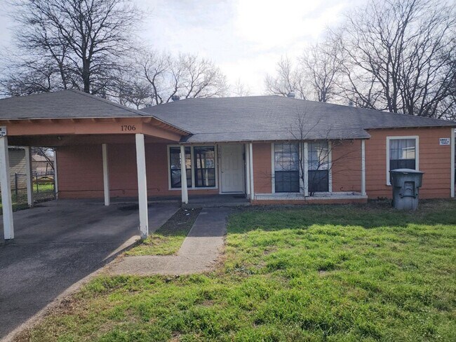 Primary Photo - 1708 Poage Ave