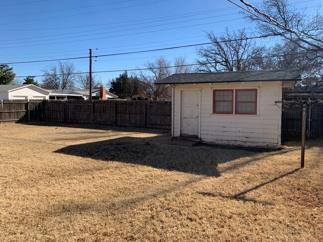 Building Photo - Pre Leasing for fall 2026! 3/2 in Medical District