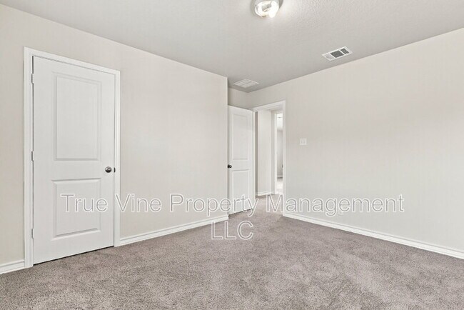 Building Photo - 913 Rolling River