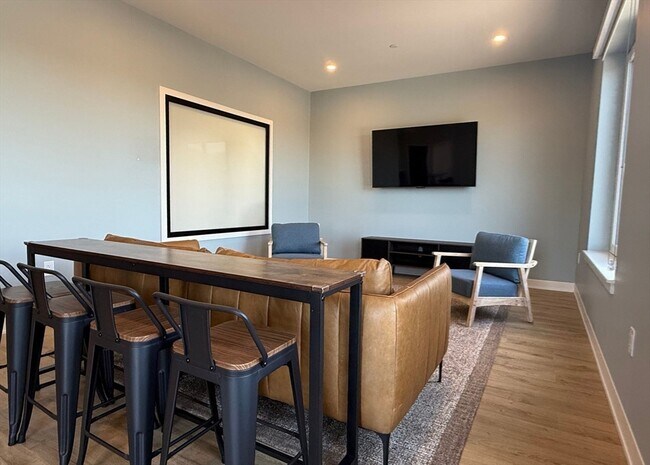 Building Photo - 500 Talbot Ave