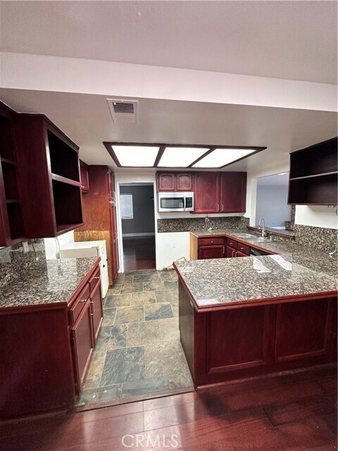 Building Photo - 2415 Mercedes Ave