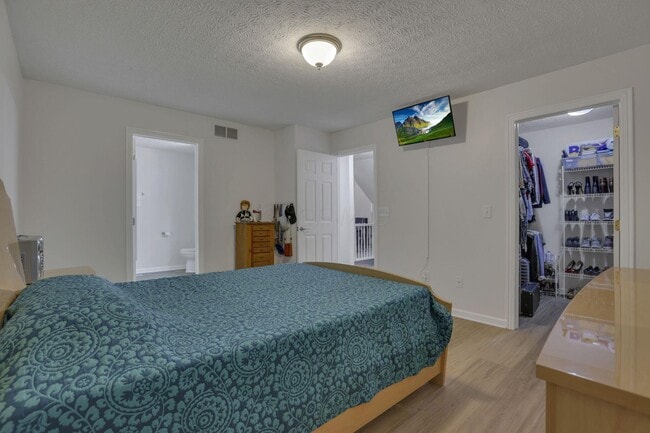 Building Photo - 4976 Conifer Dr