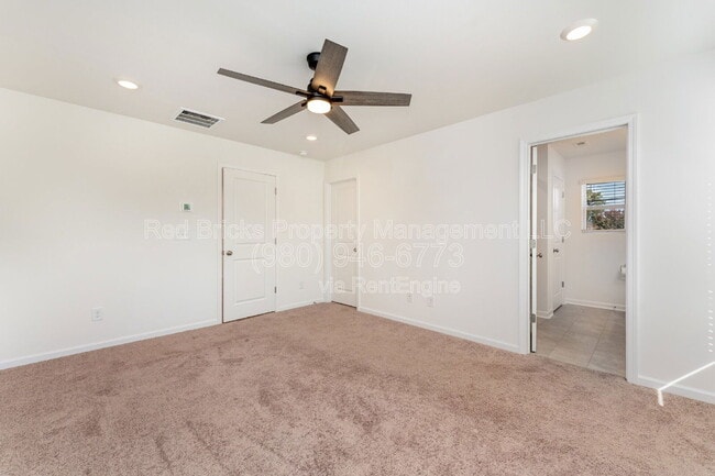 Building Photo - 2034 Highland Park Dr