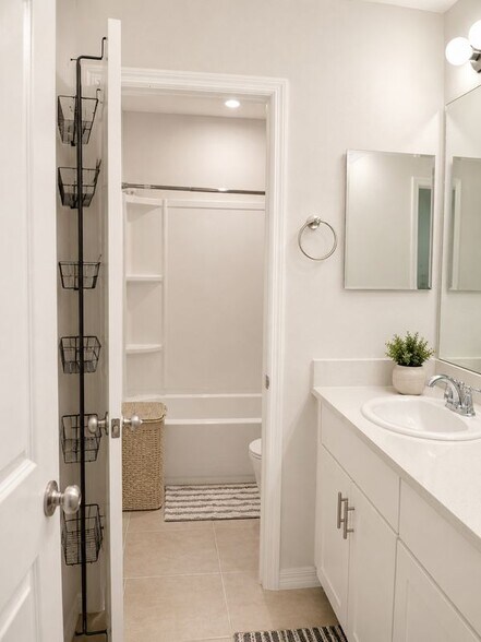 Building Photo - 5225 Tuscany Ln