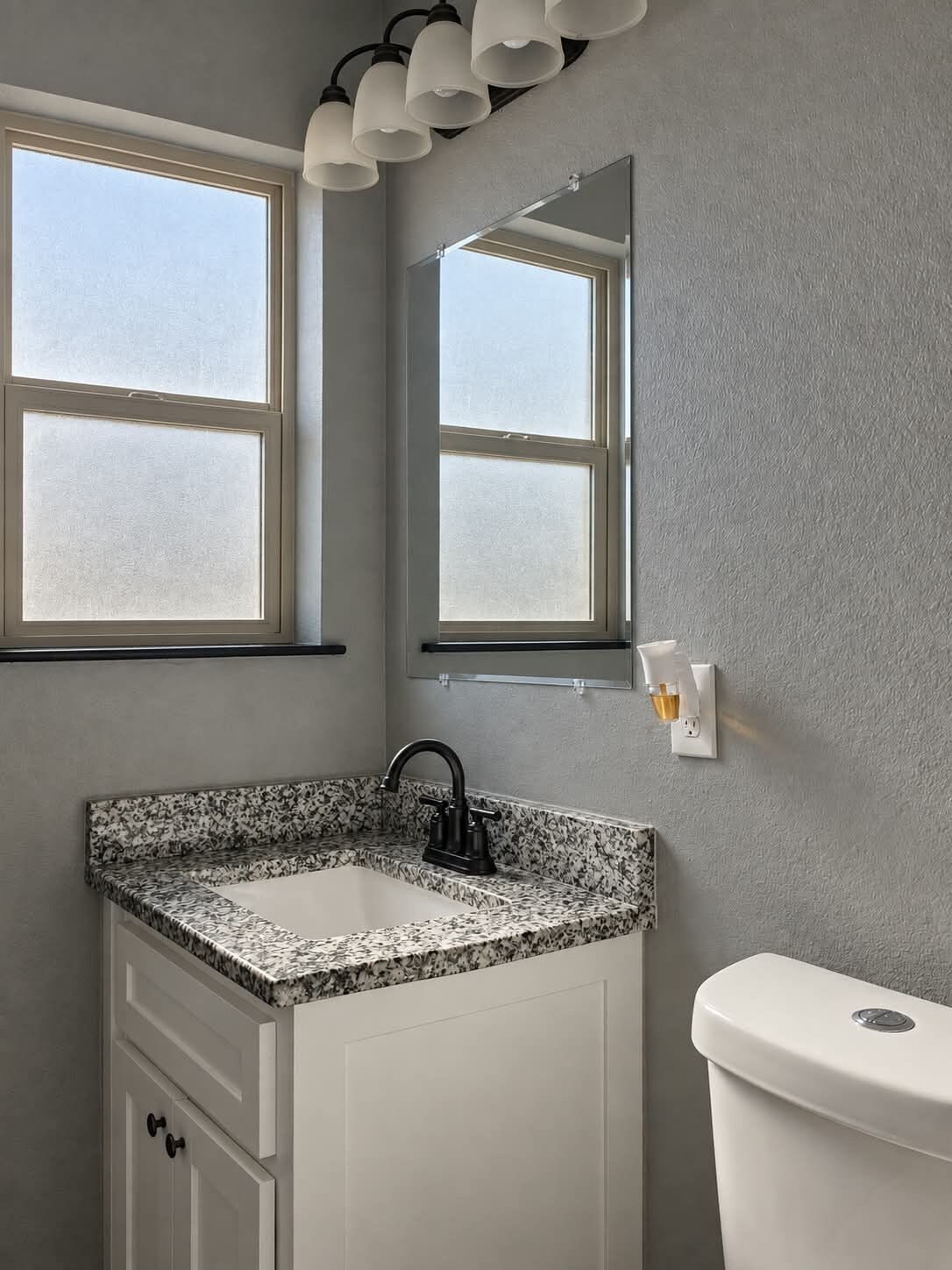 ON-SUITE BATHROOM - 318 Cloud Ave