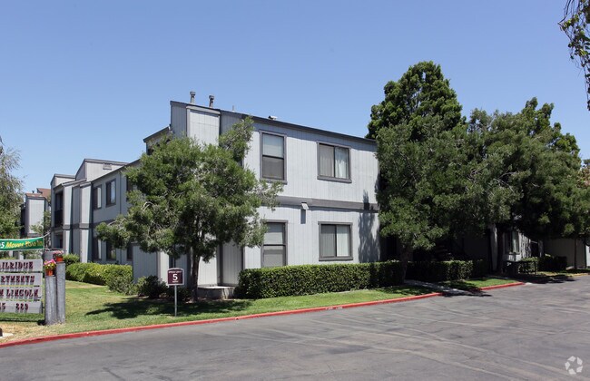 Primary Photo - Trailridge Apartments