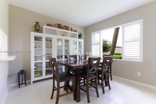 Building Photo - 250 SW Walking Path