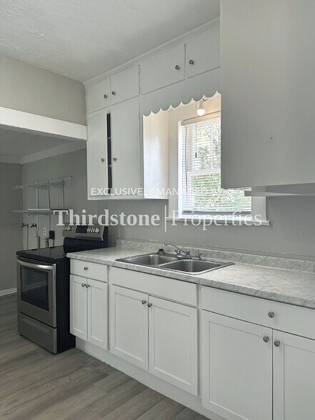 Building Photo - 2903 Dignan St