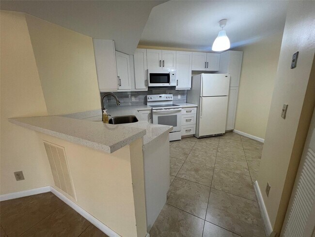 Building Photo - 8977 Wiles Rd