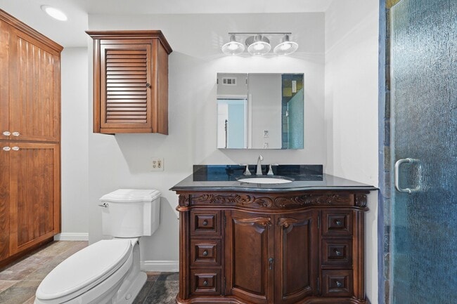 Building Photo - Spacious and Well Maintained 3 Bedroom Home in Orange