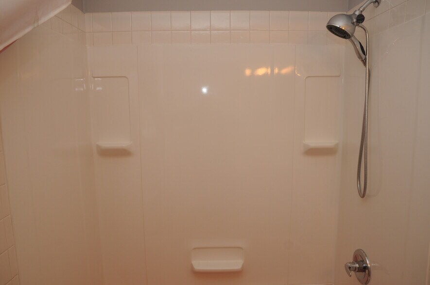 Building Photo - 115 Beauvue Ter