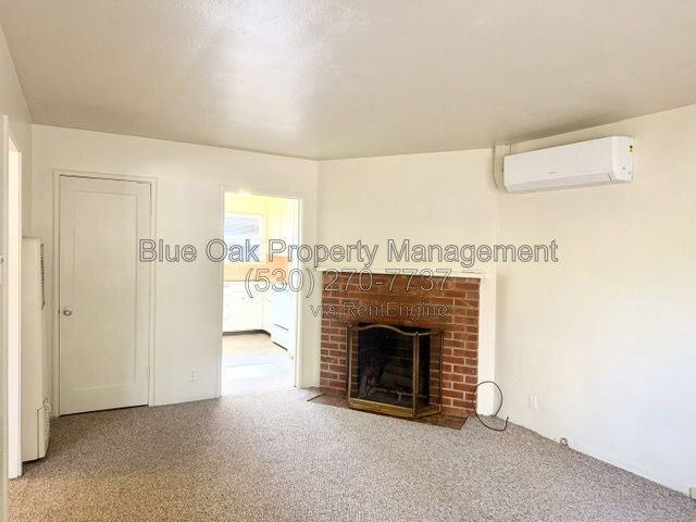 Building Photo - 1476 E 8th St