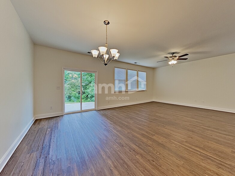 Building Photo - 154 Lindridge Dr NE