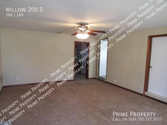 Building Photo - Willow 200 S-