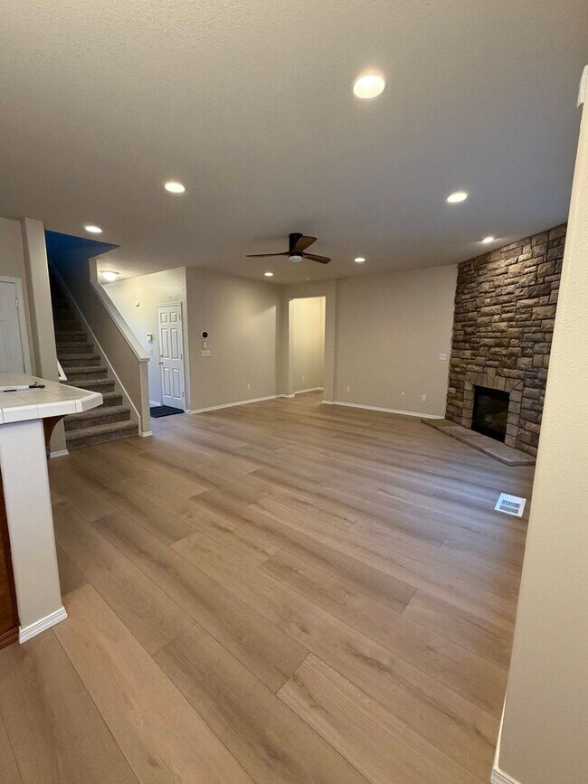 Building Photo - 413 Roger Smith Dr