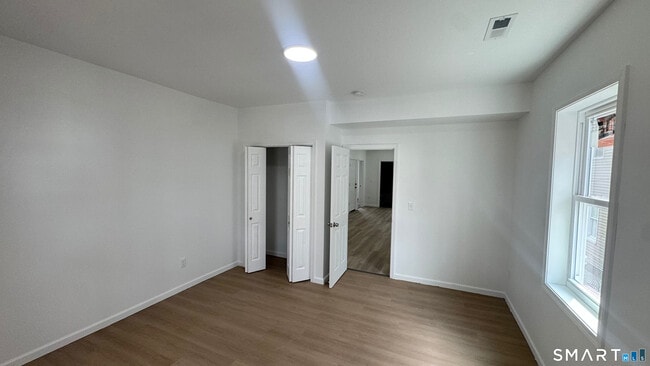 Building Photo - 16 Arch St