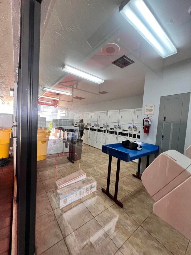 Building Photo - 724 Executive Center Dr