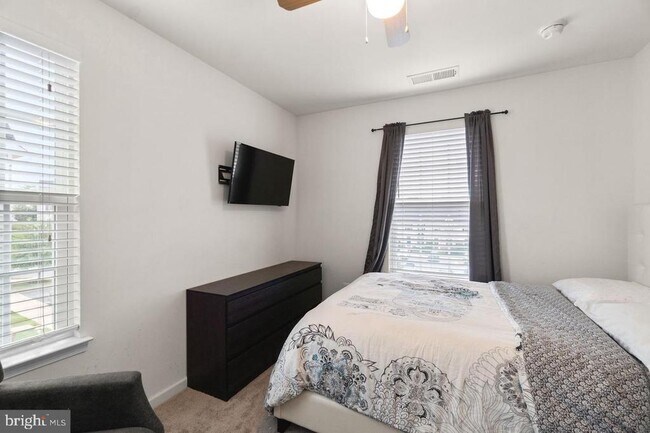 Building Photo - 5758 Barts Way