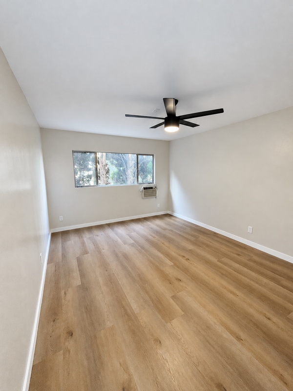 Building Photo - 925 S Holt Ave