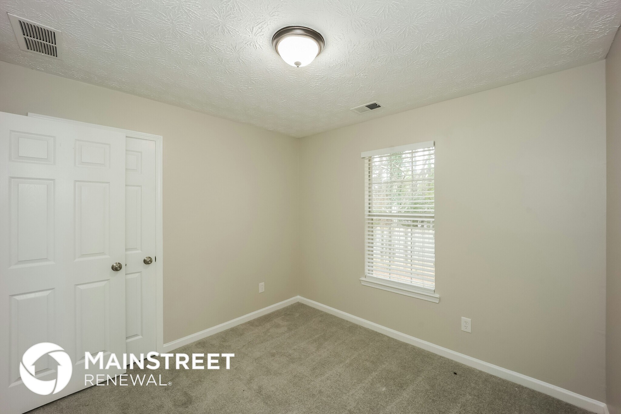 Building Photo - 7911 Woodlake Dr