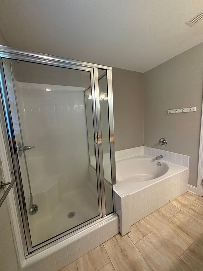 Building Photo - 531 Waterlily Dr
