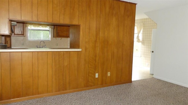 Building Photo - 15606 Santa Fe Dr