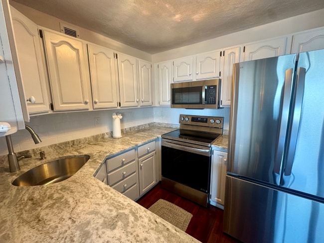 Building Photo - 77 Adams St