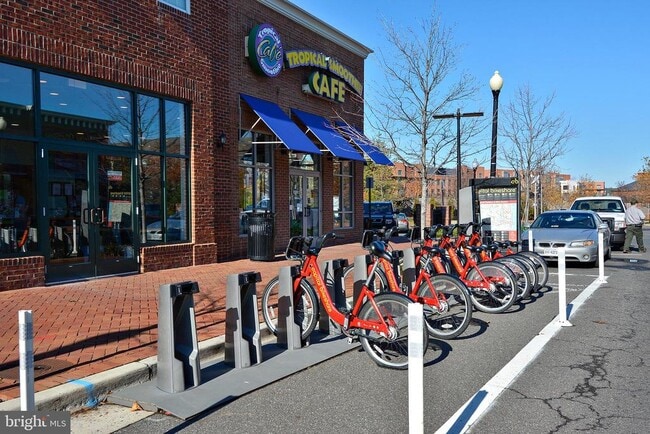 Building Photo - 811 N Columbus St