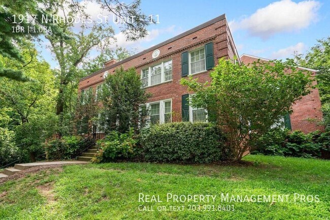 Building Photo - Rare Sun-Drenched Courthouse Metro End Unit!