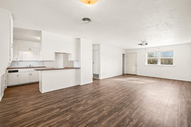 Building Photo - 5614 44th St