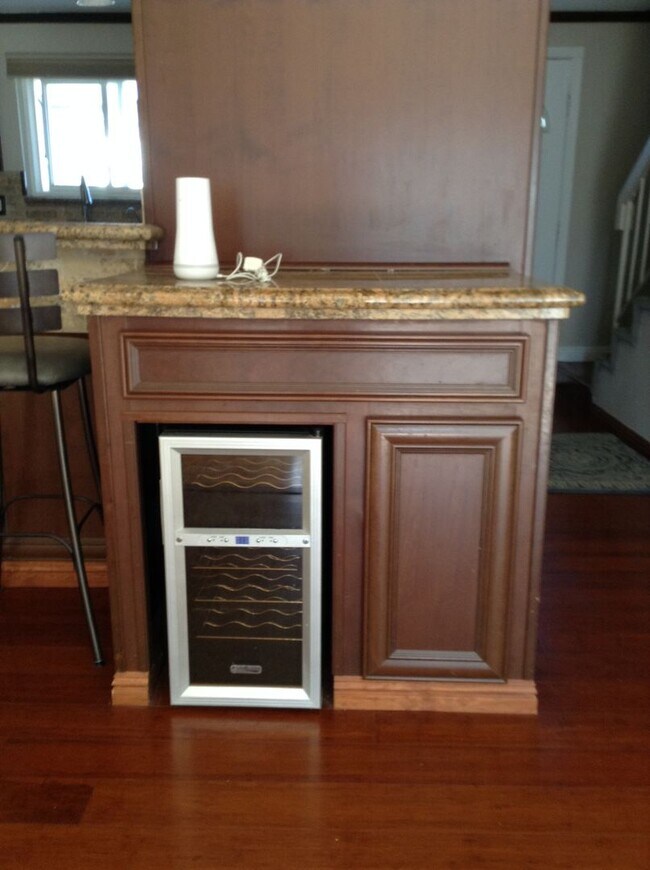 Building Photo - Stunning Townhouse on Mission Boulevard of Fremont