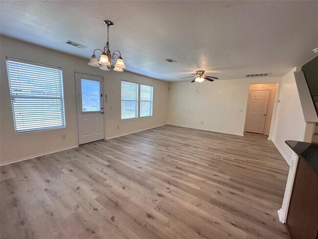 Building Photo - 5807 Camelia Evergreen Ln