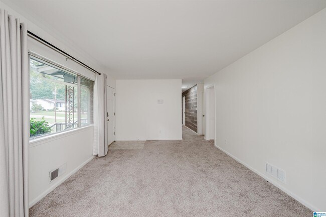 Building Photo - 1440 Hickory Ln