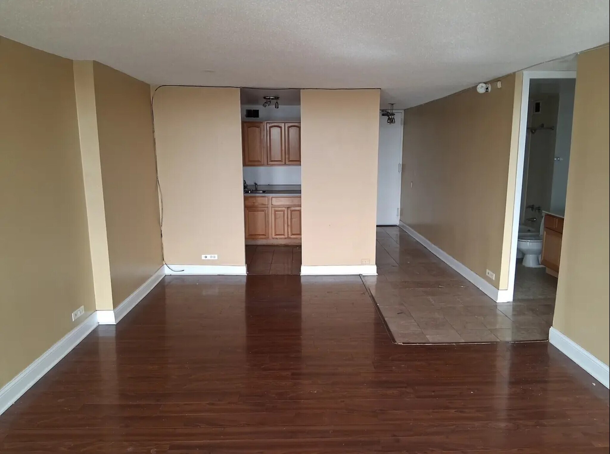 Building Photo - 6700 S South Shore Dr